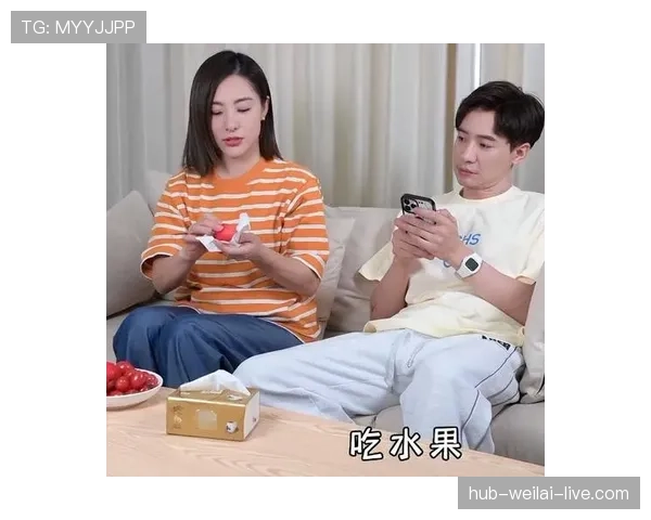 刘璇又发生活照，睡裤拎大牌包那张把我笑死了，这反差也太会演