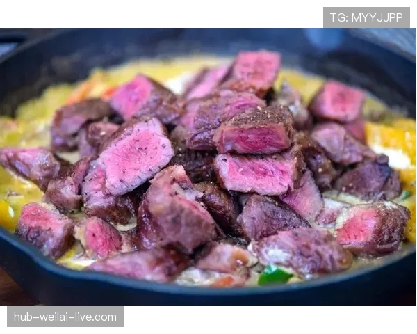 富里睡醒睁眼第一件事是往嘴里塞牛排？